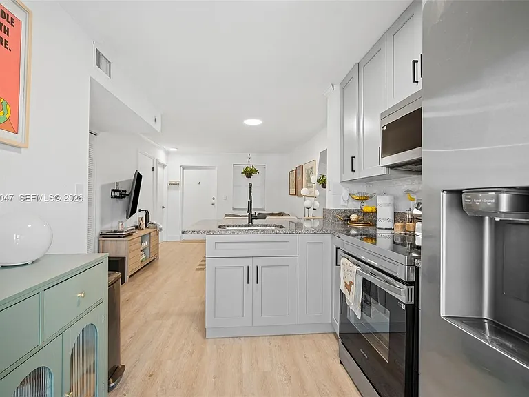 2575 SW 27th Ave #304 — Photo 5