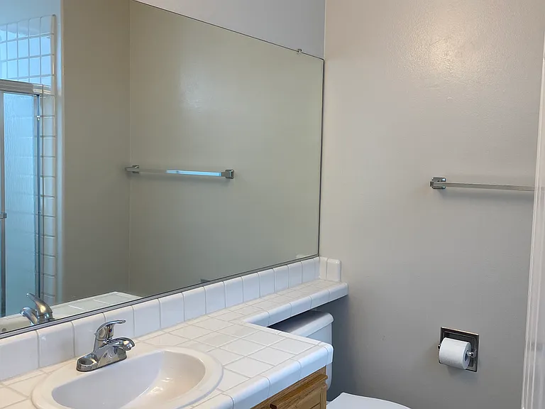 En-Suite Bathroom with Tub Shower
