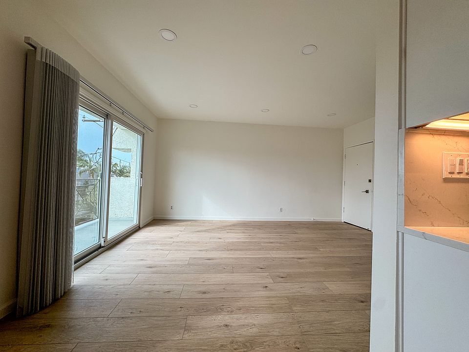 diningroom POV of livingroom