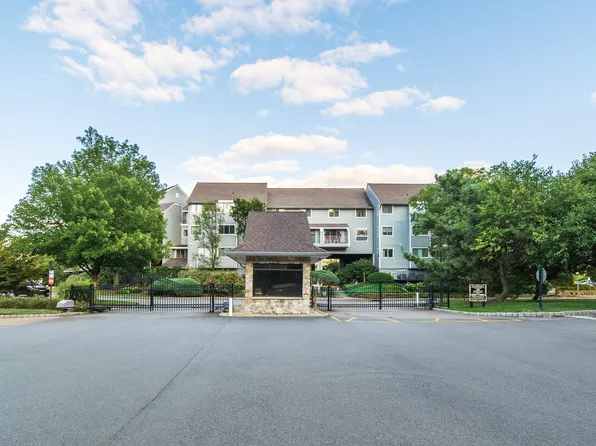 7B Cove Ln N #7B, North Bergen, NJ 07047