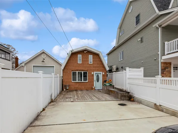 3955 South Street, Seaford, NY 11783
