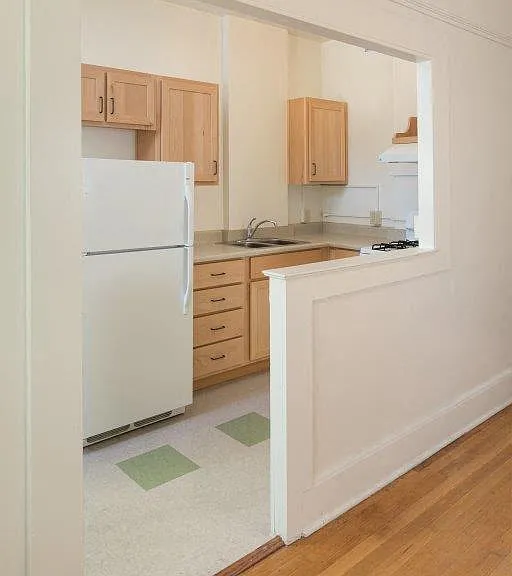 Cambridge Apartments — Photo 10