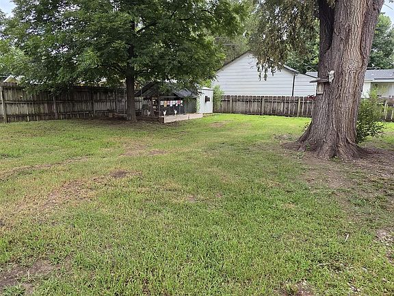 3rd image of 405 Jefferson Ave