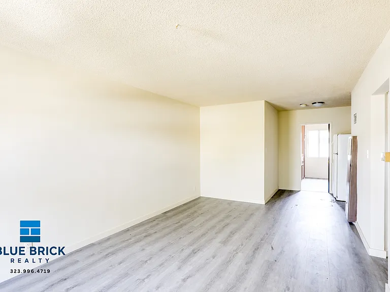 1055 N El Centro Ave #8 — Photo 5