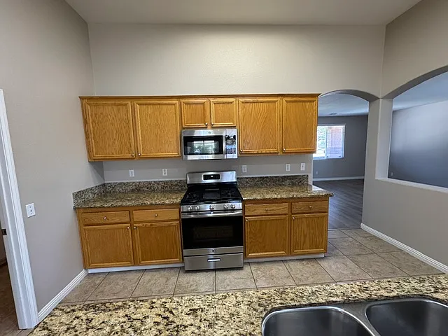 2136 Bowdoin St — Photo 15