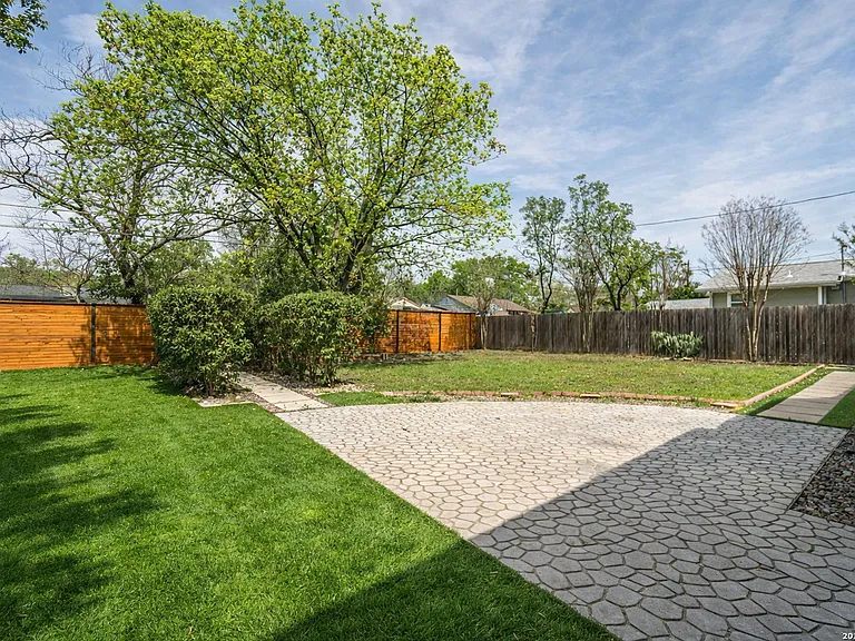 227 Devonshire Dr — Photo 53