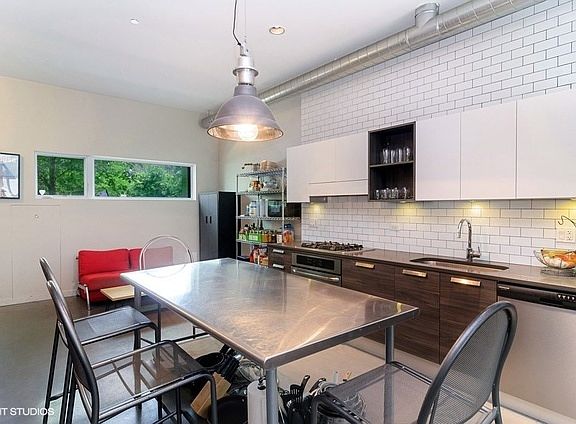 4th image of 2807 W Shakespeare Ave