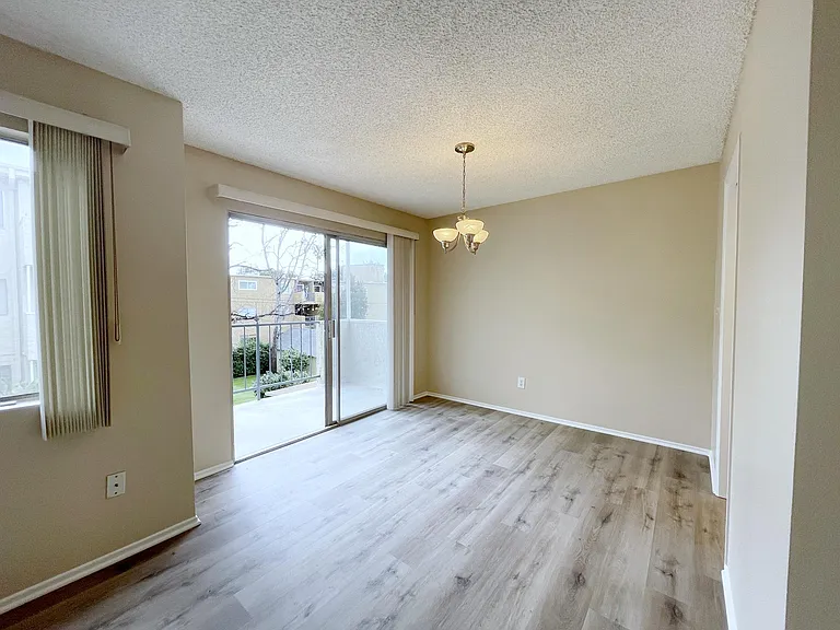 350 S Oakland Ave — Photo 7