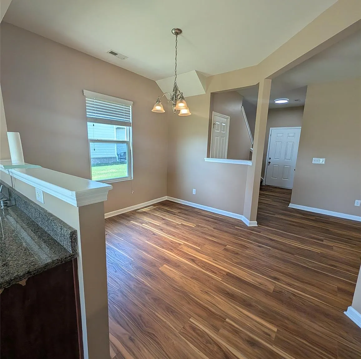 4 bed, 3.0 bath, $2,000 — Photo 3