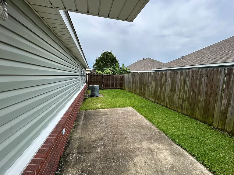 5053 Hawthorn Dr — Photo 9
