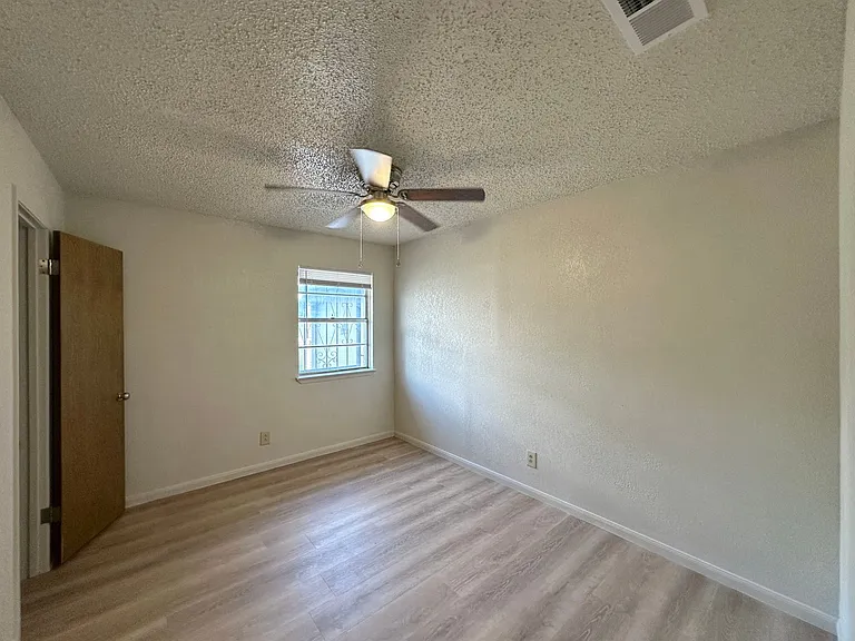 1300 Gowen Dr — Photo 26