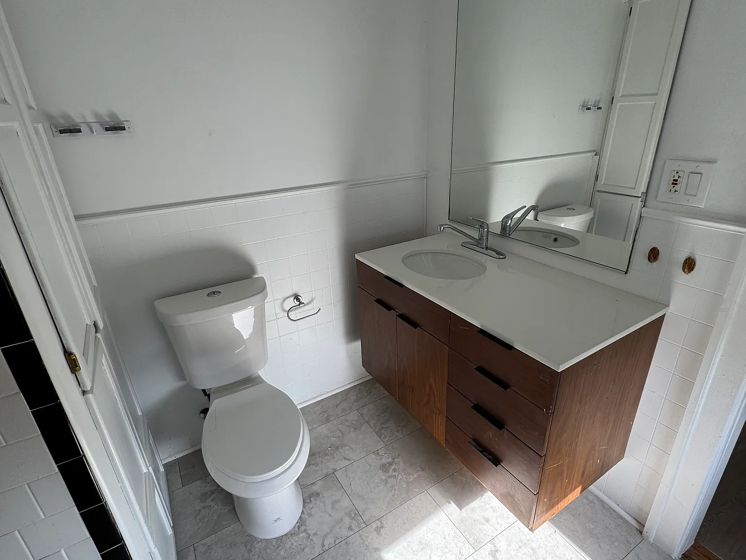 2 bed, 900 sqft, $2,025 — Photo 3