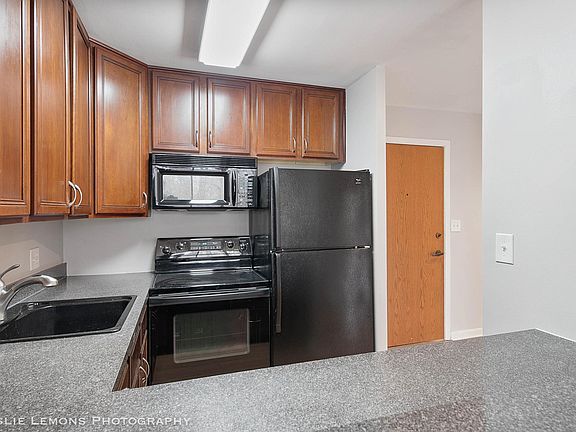 3rd image of 5800 Oakwood Dr Unit 2E