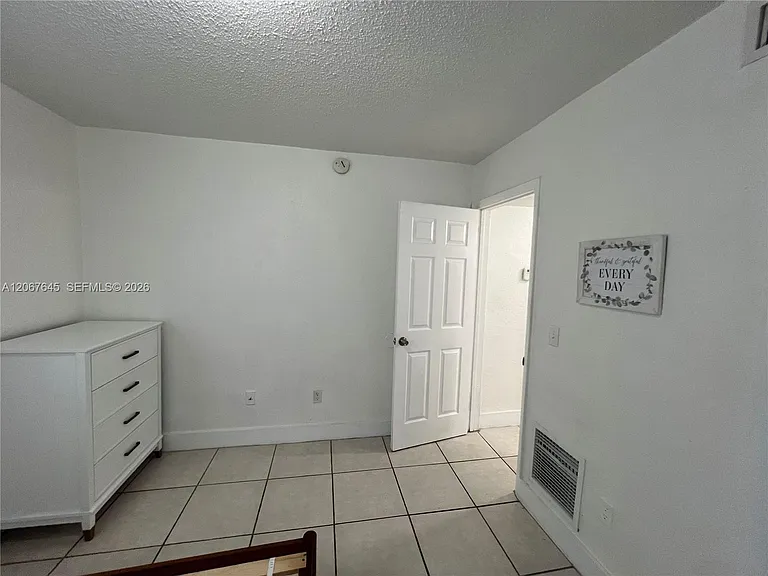 458 SW 10th St #4 — Photo 5