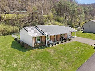 3rd image of 91 Maplewood Vlg