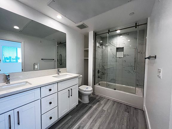 4th image of 549 N Heliotrope Dr #2B-2Ba-945Sqft