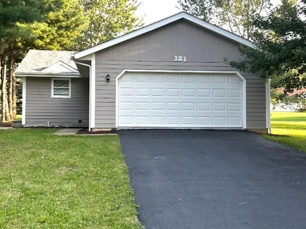 121 Galleon Run Dr SE, Poplar Grove, IL 61065