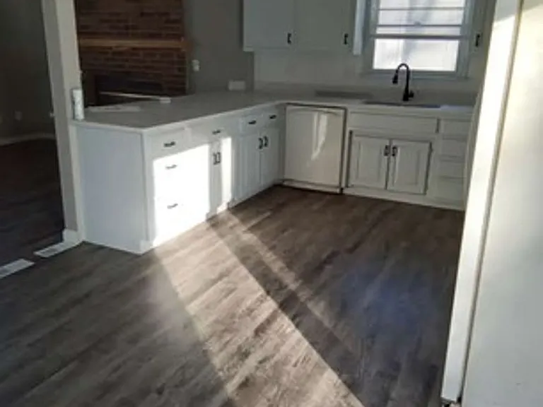 2409 NE Carousel Cir — Photo 5