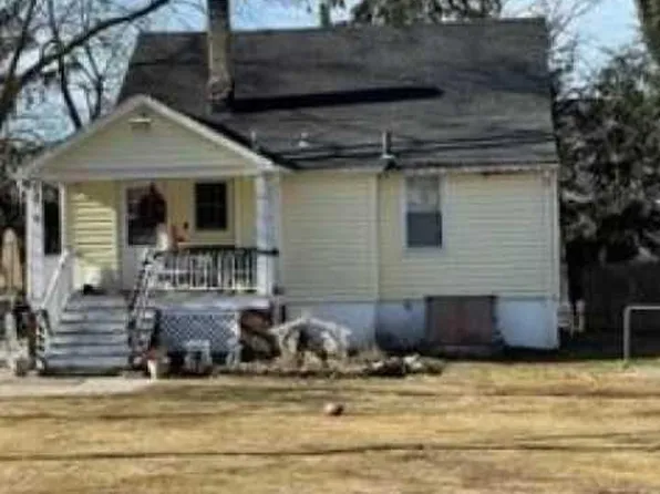 10 Dodd Rd, West Caldwell, NJ 07006