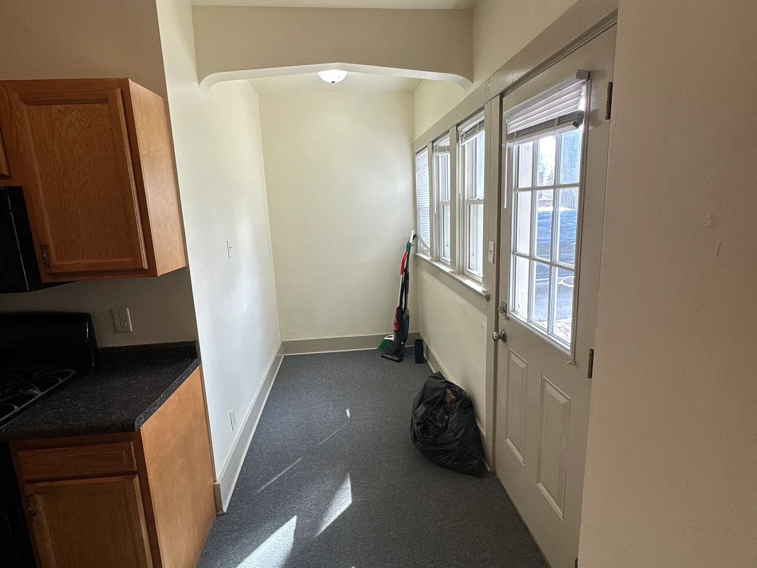 2 bed, 800 sqft, $1,275 — Photo 3