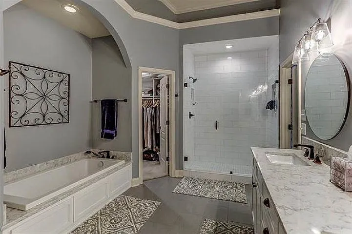 2520 Fox Hill Dr — Photo 15