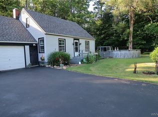 1726 S Creek Rd, Derby, NY 14047