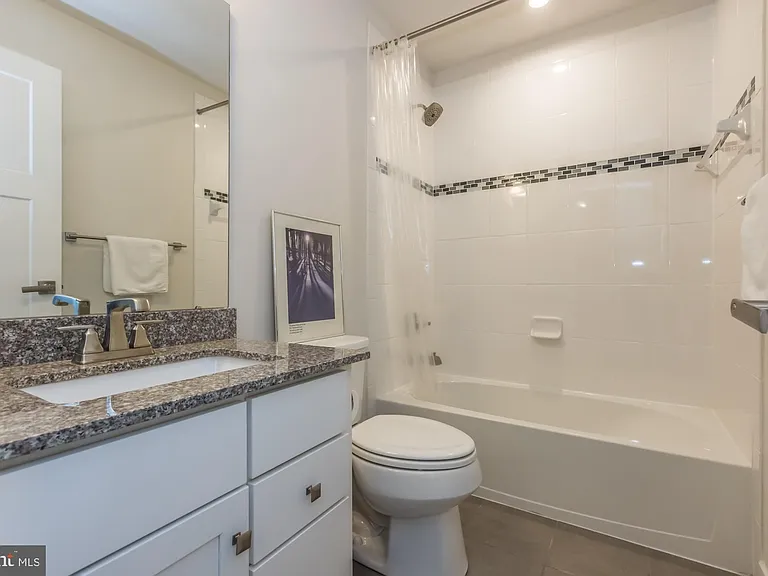 225 S Adams St — Photo 14