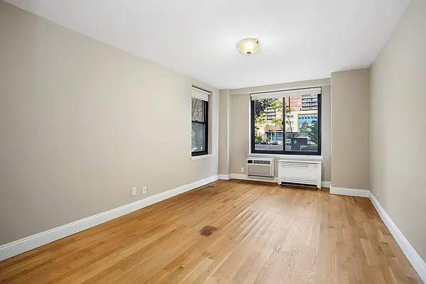 Rented by Douglas Elliman | media 16