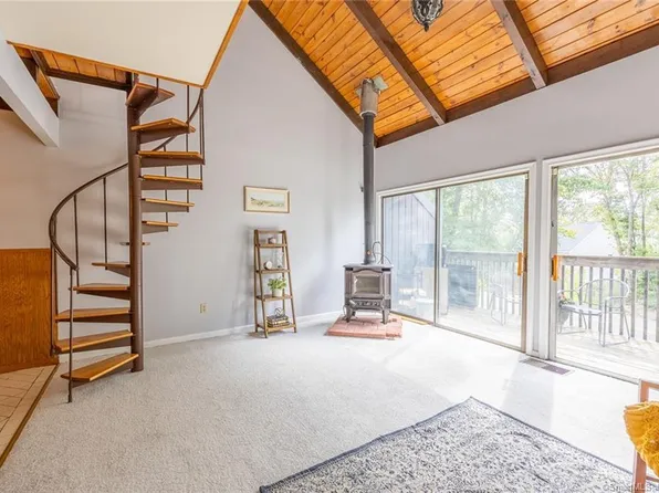 15 Country Squire Drive #B, Cromwell, CT 06416