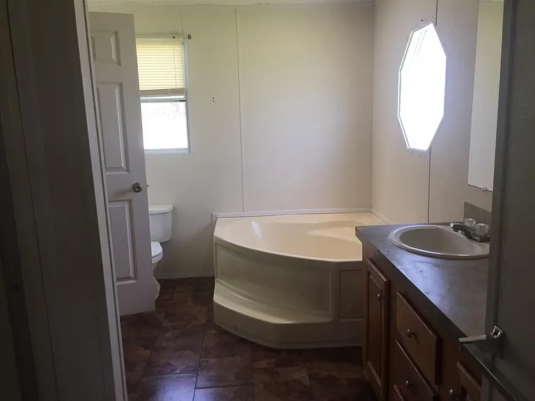 408 E Lavaca St — Photo 7