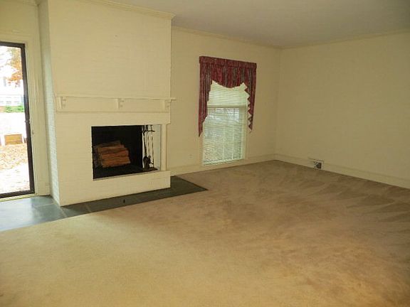 5th image of 329 Hanley Cir