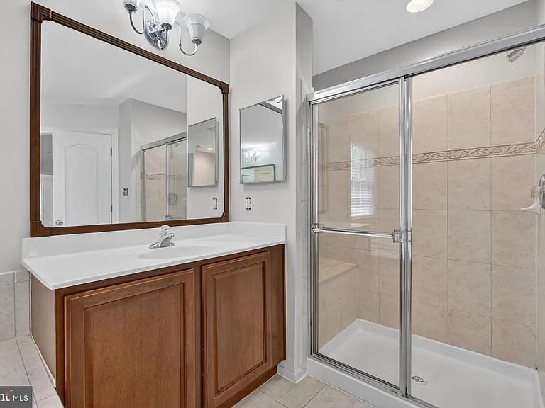 15806 Copper Beech Dr — Photo 47