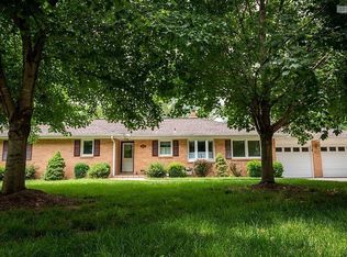 922 Ridgeway Dr, Liberty, MO 64068