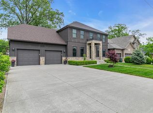 1380 Maple Ave, Lasalle, ON N9J0B3