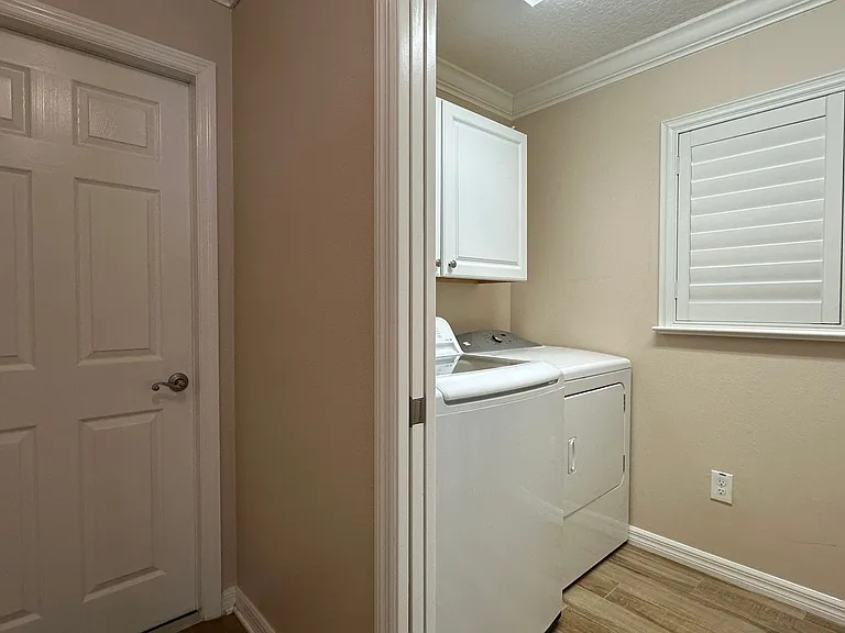 724 Yager Ln — Photo 4