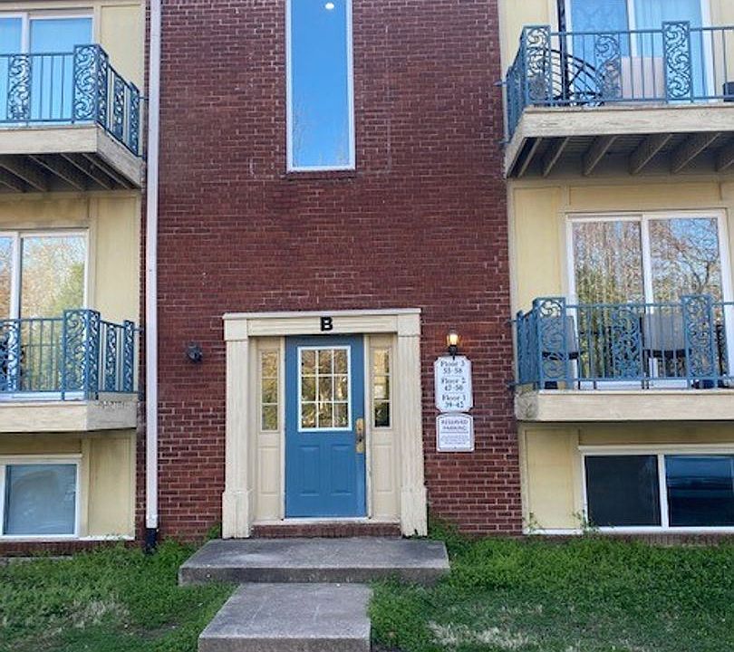 2nd image of 1219 N Storer Ave #59