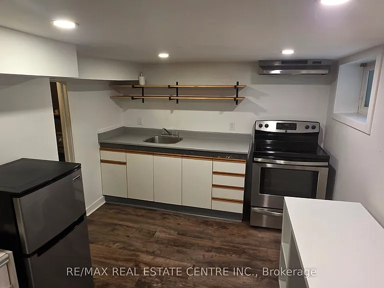 83 Gage Ave S — Photo 2