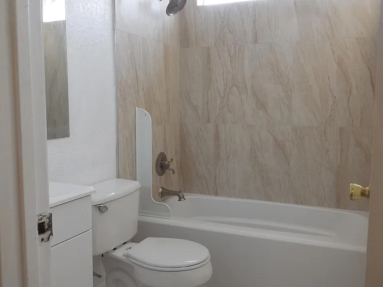 833 Gaviota Ave #H — Photo 14