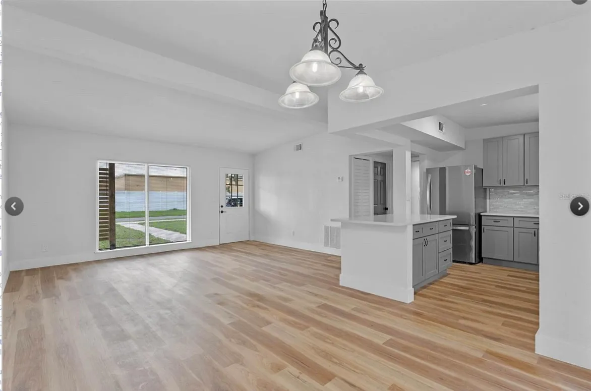 3 bed, 1255 sqft, $2,100 — Photo 4