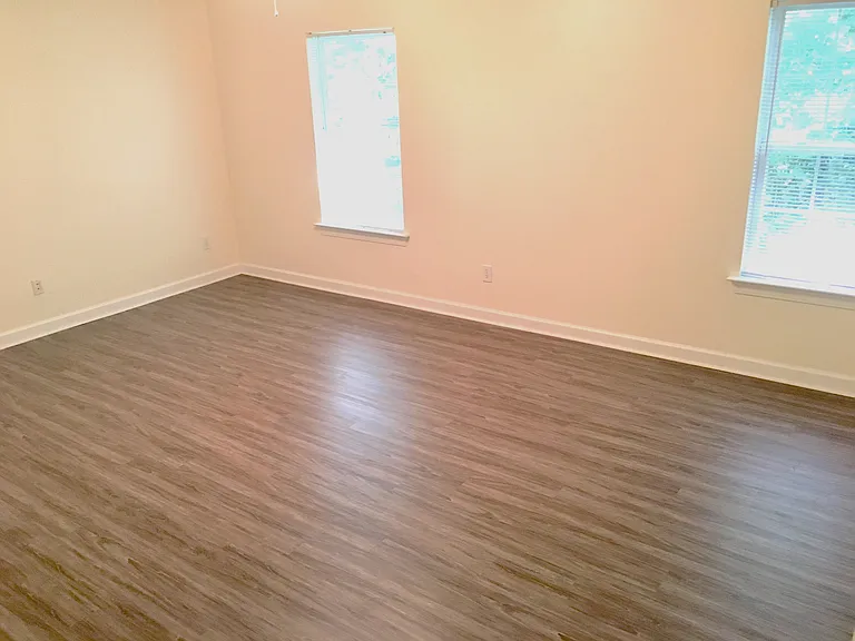 107 Pickering Ln — Photo 4