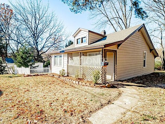 3rd image of 8017 Acorn Ave