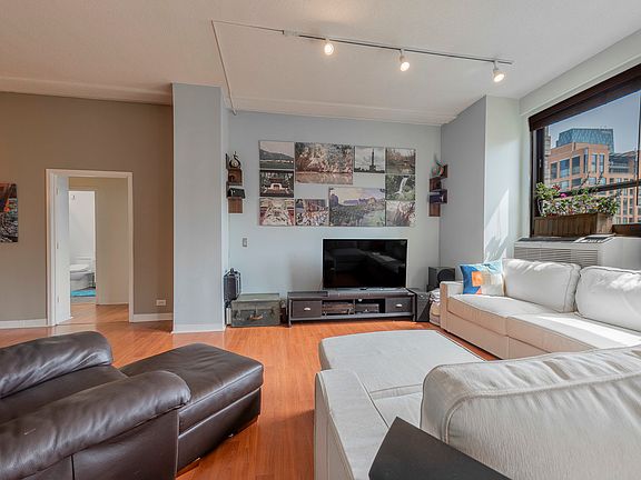 3rd image of 600 S Dearborn St #808810