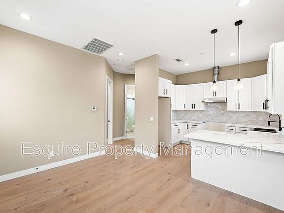 5th image of 547 N Carty Dr
