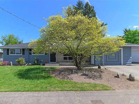 Start and end every day enjoying your large, flat yards. Garden. Play. Relax. Repeat.