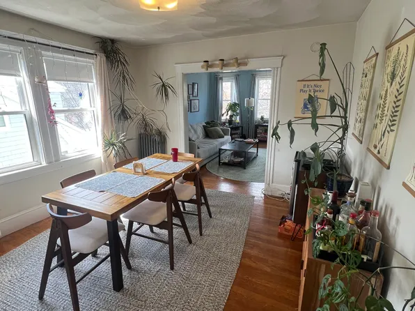 198 Walden St APT 3, Cambridge, MA 02140