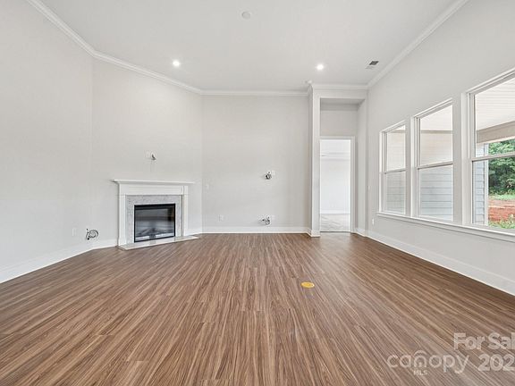 4th image of 3315 Meadow Wood Ct