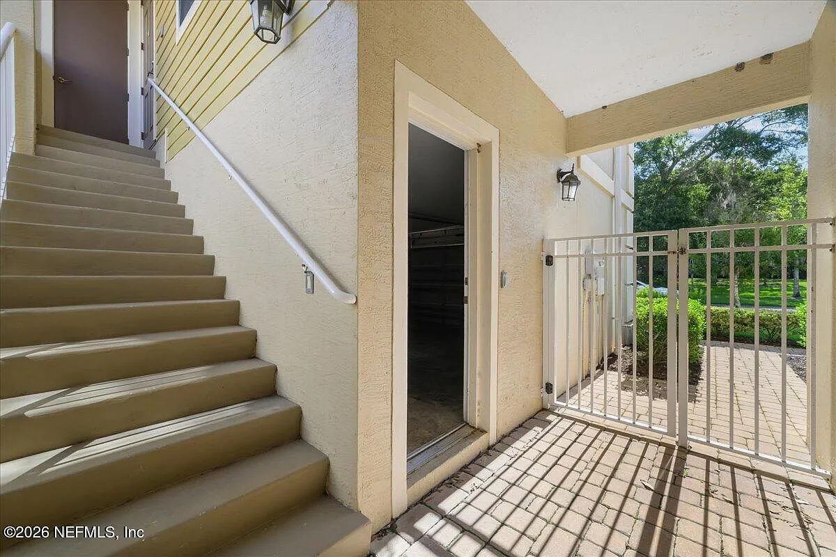 4 bed, 3.5 bath, 2399 sqft, $2,725 — Photo 4