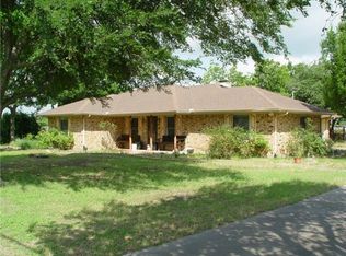 909 E Reindeer Rd, Lancaster, TX 75146
