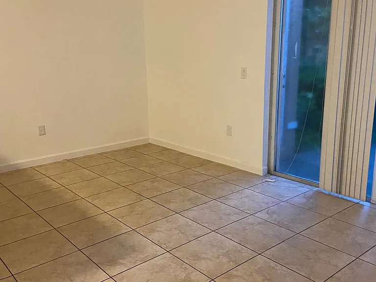 230 SE 29th Ave #10 — Photo 10