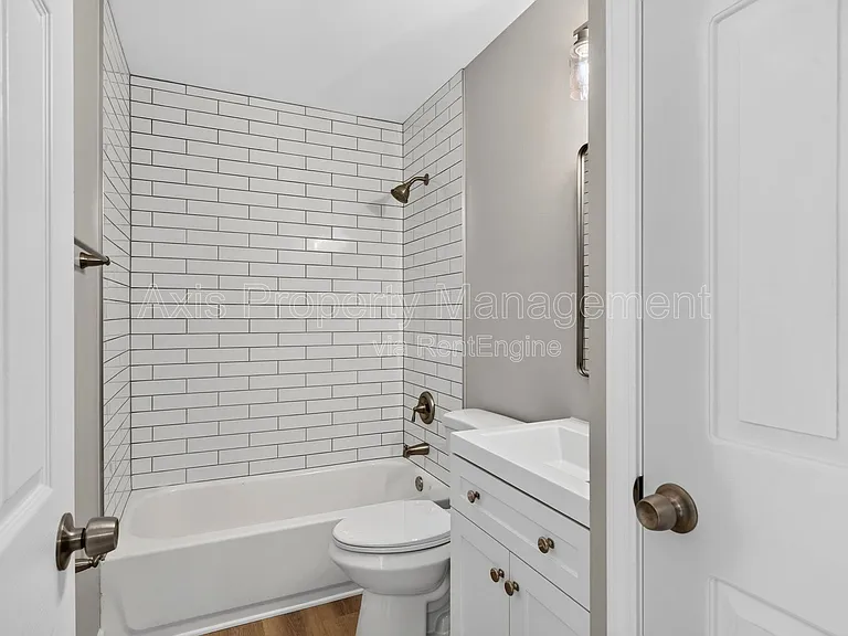 2209 Campus Dr — Photo 14
